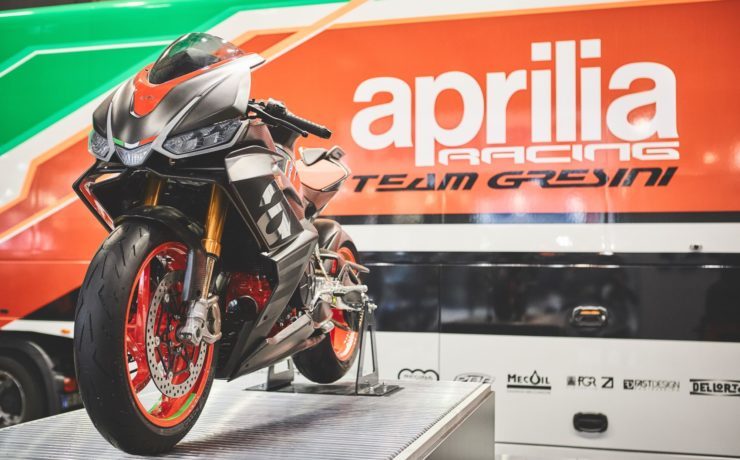 case aprilia-min