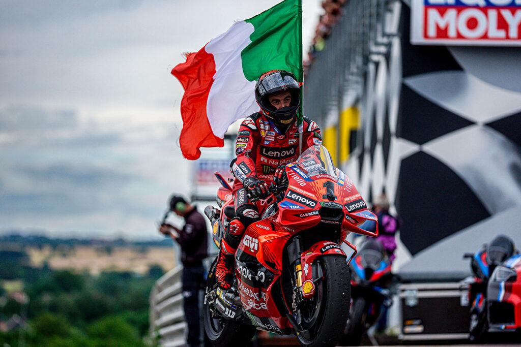 Pecco Bagnaia vince il GP di Germania al Sachsenring.